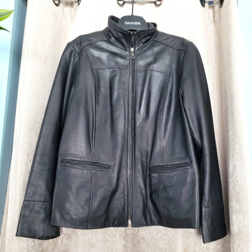 ⭐️Danier Leather Light Jacket⭐️